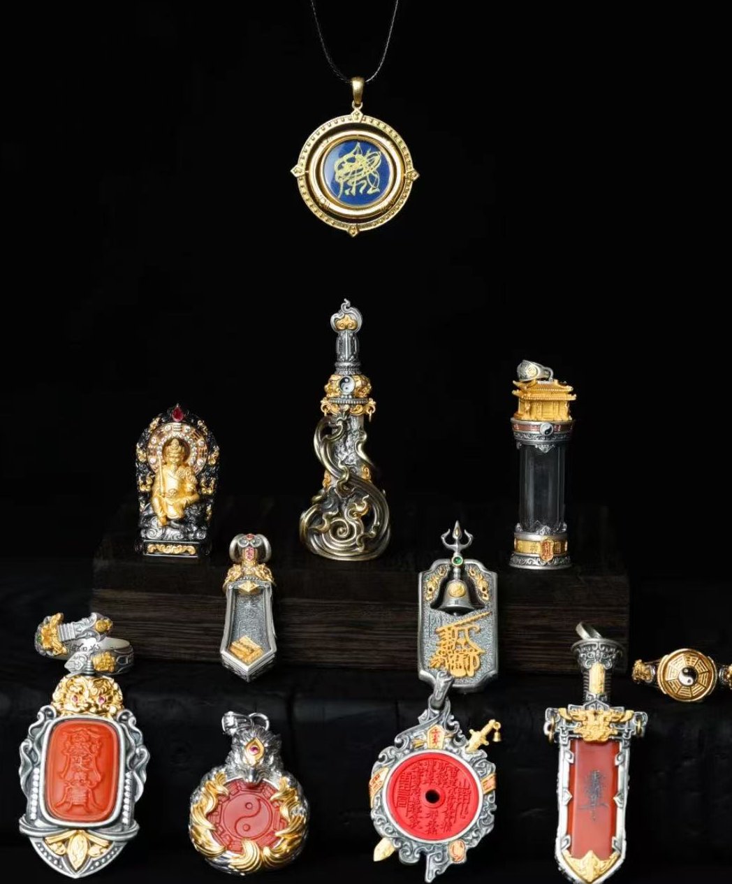 Mountain-sealed amulet collection